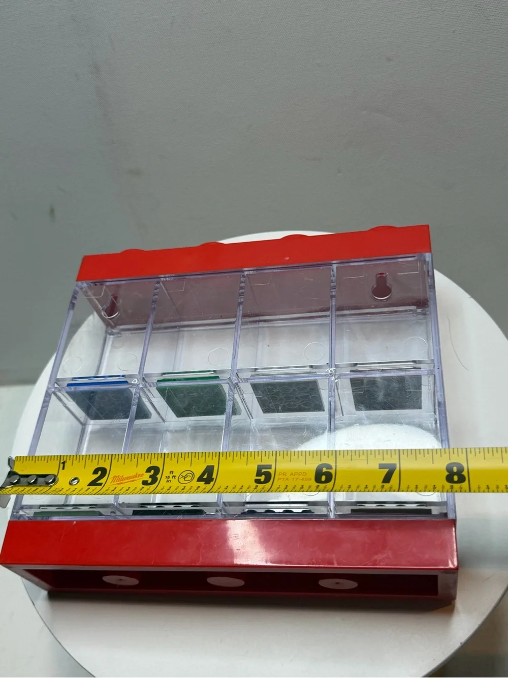 Official LEGO display case for 8 minifigures
